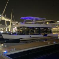 House boat The Deep, hotel in Abu Dhabi