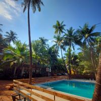 Coconut Garden Beach House, hotel in Malvan