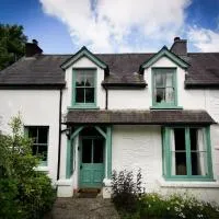 Wellstone Cottages - Jasmine with Private Hot Tub, hotel di Llanfyrnach