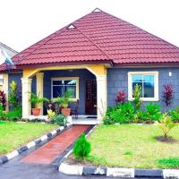 Frankie’s Place: A spacious 4-bedroom home, hotel di Ondo