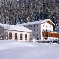 Zum Hirschen Boutique Hotel Val di Non, хотел в Unsere Liebe Frau im Walde
