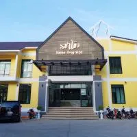โรงแรมรชาโขง Racha Khong Hotel, hotel di Nakhon Phanom