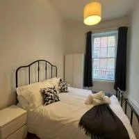 Spacious and bright 2 bed-flat in central london!