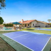 Cheerful villa with Pool, Spa, & Private Pickleball Court!, hotel poblíž Letiště Bermuda Dunes - UDD, Bermuda Dunes