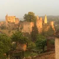Chez Fred avec vue sur le Château, hotell i Angles-sur-lʼAnglin