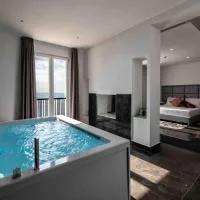 GRAND HOTEL SERAPIDE โรงแรมในปอซซุออลี
