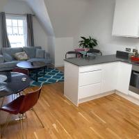 Lovely 2-bed flat with well equipped kitchen