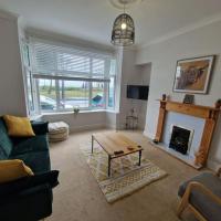 Lovely Seafront Apartment with Garden