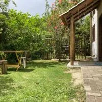 SURF PARADISE apartamentos, hotelli kohteessa Pinheira