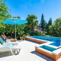 Beach Front Home In Mlini، فندق في مْليني