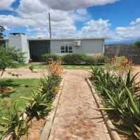 Volgenoeg Self Catering Cottage, hotell sihtkohas Oudtshoorn