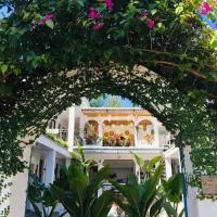 Coto Island Beach Village Homestay, hotell i Dao Co To