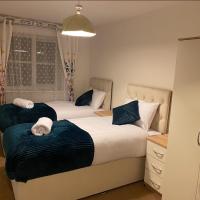 Lovely 2-Bed Serviced apartment with free parking
