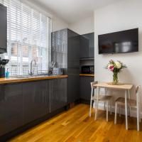 Contemporary Ground Floor Apartment - Town Centre With Parking!