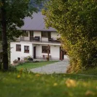 Dom przy lesie, hotel en Zawadka