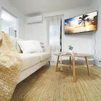 Seafoam Hideaway - Oceanfront Stay for 4, hotel v destinaci Batehaven