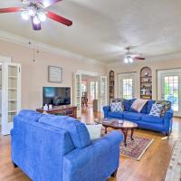 1920s Corsicana Home - Spacious Group Getaway!, hotel near Corsicana Municipal (C. David Campbell Field) - CRS, Corsicana