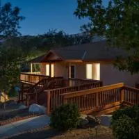 Lazy Squirrel - Cozy Family House with Full Game Room, hotelli kohteessa Kernville