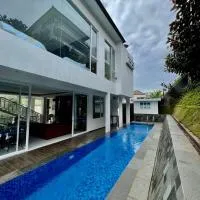 Platinum Yellow Bandung Villa 24 Pax Private Pool, hotelli kohteessa Bengkok