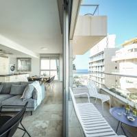 Chic Apartment w Balcony, Mamad & Parking 3-min from Beach by Sea N' Rent