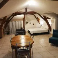 Studio en pleine campagne avec jardin privatif, hotel v destinácii Bournand
