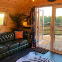 Fox’s Furrow Quirky Glamping Pod with Private Hot Tub
