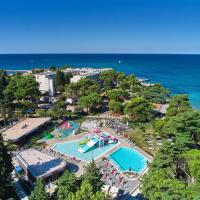 an overhead view of a resort with a pool and the ocean at Hotel Sipar Plava Laguna, Umag