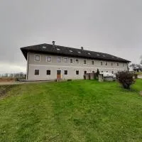 Schöne Wohnung am Bauernhof, hotel en Lehen