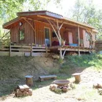 Cosy cabane، فندق في Montbrun-Bocage
