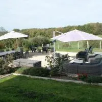 Chambres d'hôtes de La Vieille Ferme, hotel a Salon-la-Tour
