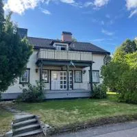Large cozy villa between Stockholm and Oslo, hotell i Åmotfors