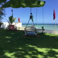 BambooBeachVilla1 AC New OCEANFRONT POOL sunsetview garden kitchen SATELLITE STARLINK WI-FI, hotel sa Dimiao