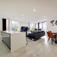 Stylish Three Bedroom Apartment by London ExCeL
