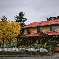 Salt Spring Inn، فندق في Ganges
