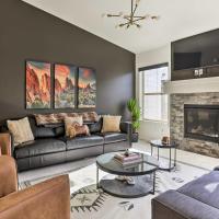 Parker Townhome with Fireplace and Basement Bar!, hotel in Parker