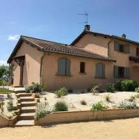 Appartement 55m2 en beaujolais & ENEDIS à 15 min, hotel em Saint-Germain-Nuelles