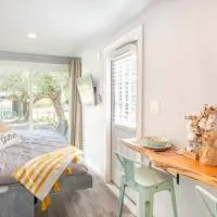 The Container Retreat @ 290 Wine Trail #6 Enjoy nature!, hotelli kohteessa Hye