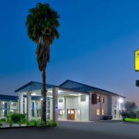 Super 8 by Wyndham Victoria - South - Hwy 59, hotel i Victoria