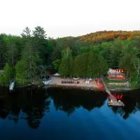 Motel Long Lake and Cottages، فندق في Long Lake