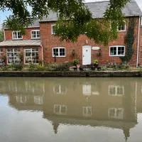 Canalside B and B, hotel i Yelvertoft