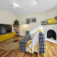 Carlton Dream: Leafy 2bed 2bath Lygon Str Townhouse، فندق في كارلتون، ملبورن