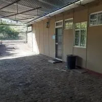 Midway Accommodation, хотел в Гарипдам