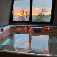 Gîte de charme avec jacuzzi #Calme #Cosy: Viuz-en-Sallaz şehrinde bir otel