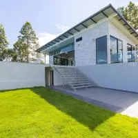 Stunning 3-Bed Villa in Chiang Mai, хотел в Чианг Май