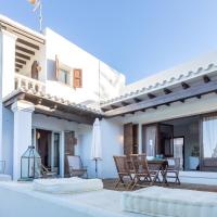 Casa en Ibiza con vistas increíbles en Es Figueral, hotel in Es Figueral Beach