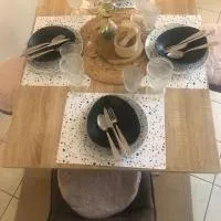 Le camélia, hotel u gradu Talar