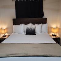 070B Grand Canyon Suite with Kitchenette near South Rim Sleeps 4, hotel poblíž Grand Canyon National Park Airport - GCN, Valle