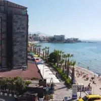 Sunday Beach Hotel, hotel di Kusadası