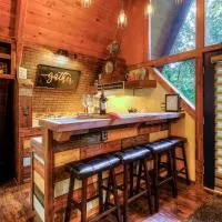 Redwoods River Resort & Campground، فندق في Leggett