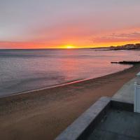 Large Waterfront Modern Beach House, Hotel in der Nähe vom Flughafen Tweed-New Haven Airport - HVN, East Haven